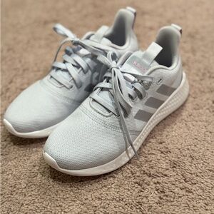 Adidas Women's Light Gray Sneakers